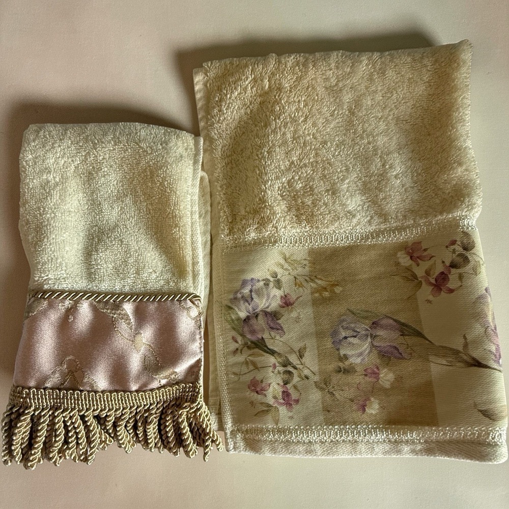 Croscill Home Floral Bath Hand Towels Set Beige Pink Trim Fringe Shabby Chic